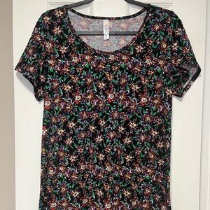 LuLaRoe Classic tee. EUC. Nice, bright floral pattern. High-low hem.